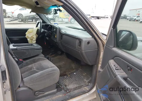 2004 Chevrolet Silverado 1500 Ls z USA, uszkodzony, nr VIN 2GCEC19V941170532